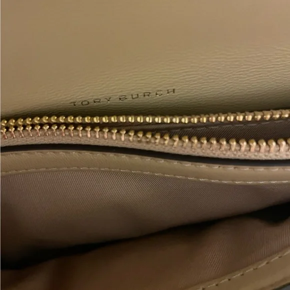 Tory Burch Beige Quilted Wristlet - Picture 9 of 10